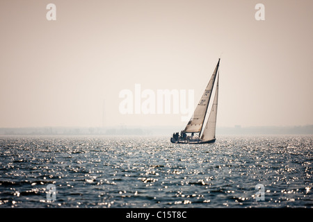 Barche a vela e yacht racing al Texoma Sailing Club Icebreaker 1, primo club vela gara del 2011. Foto Stock