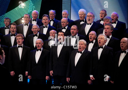 Un tradizionale gallese voce maschile coro di canto, Wales UK Foto Stock