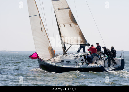 Barche a vela e yacht racing al Texoma Sailing Club Icebreaker 1, primo club vela gara del 2011. Foto Stock