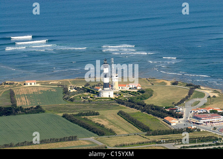 Vista aerea del faro di Chassiron, Oleron Island, Oceano Atlantico, Charente Maritime dipartimento, Francia Foto Stock