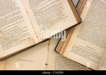 Molto vecchi libri aperti Foto Stock