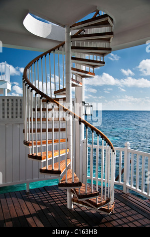 Scala a chiocciola scale aperte maldive water bungalow Foto Stock