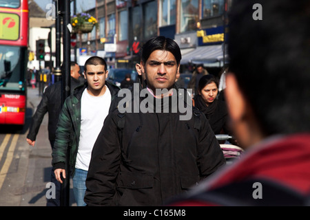 Southall nel West London, noto anche come "Little India " da alcuni, è un settore quasi completamente popolata da persone provenienti da Asia del Sud. Foto Stock