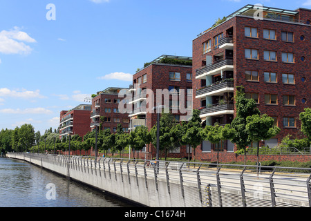 Moderni edifici residenziali, nuovi edifici in Rummelsburger Bucht am vedere quartiere residenziale, Wasserstadt Alt Stralau Foto Stock