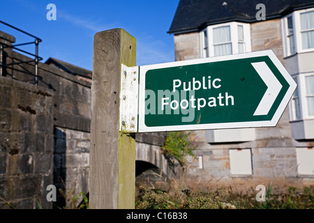 Riverside Walk lungo il fiume Dart vicino Bridgetown Bridge, Totnes, South Hams, Devon, Inghilterra, Regno Unito Foto Stock