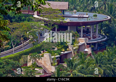 Il lussuoso Four Seasons Hotel sorge tra le risaie di Sayan nella Valle del fiume Ayung a Bali, Indonesia Foto Stock