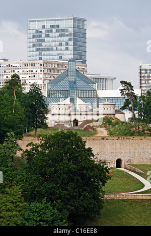 Vista su Fort Thuengen verso Plateau de Kirchberg con edifici ad alta nel quartiere europeo, Lussemburgo, Europa Foto Stock