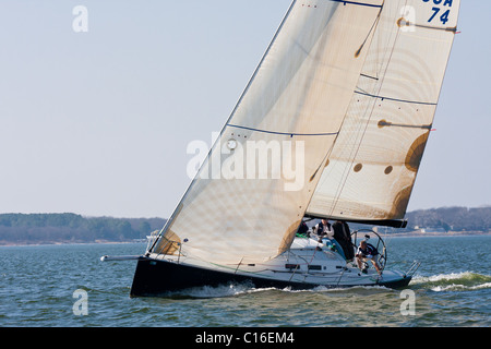 Barche a vela e yacht racing al Texoma Sailing Club Icebreaker 1, primo club vela gara del 2011. Foto Stock