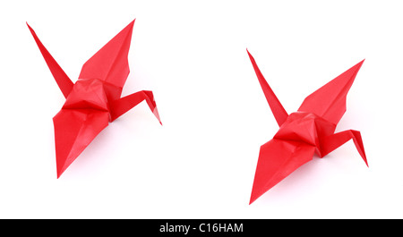 Close-up di due red origami uccelli. Foto Stock