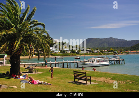 Foreshore su Waikawa Bay, Waikawa, Queen Charlotte Sound, Marlborough Sounds, regione di Marlborough, Isola del Sud, Nuova Zelanda Foto Stock