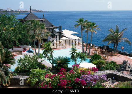 La piscina dell'hotel a Adeje, Tenerife, Isole Canarie, Spagna, Europa Foto Stock