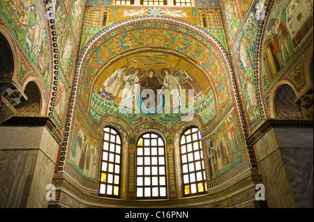 La frazione di San Vitale Basilica con con affreschi di mosaico, Ravenna, Emilia Romagna, Italia, Europa Foto Stock