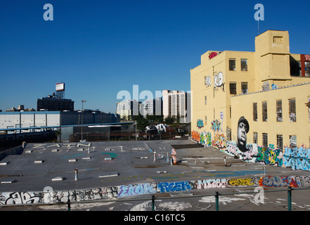 Graffiti su edifici di New York. Foto Stock