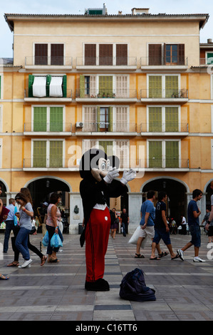 Lifesize Mickey Mouse come attrazione turistica nel centro di Palma de Mallorca,Spagna Foto Stock