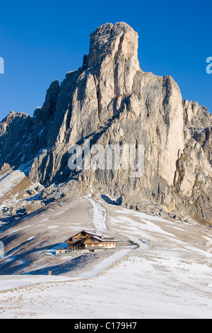 Ra Gusela come si vede dal Passo di Giau, Ampezzan Dolomiti, Belluno, Italia, Europa Foto Stock