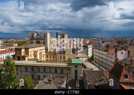 Paesaggio urbano e Saint Jean Cattedrale di Lione, in Francia, in Europa Foto Stock