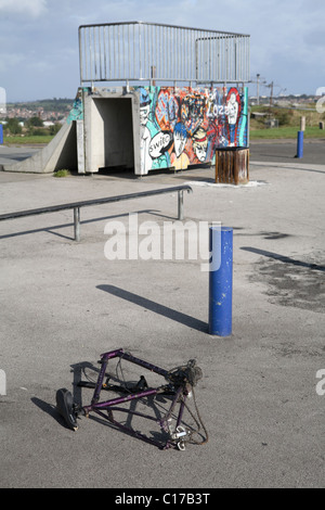 Corro giù skate park Foto Stock