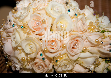 La lacrima wedding bouquet di rose di crema Foto Stock