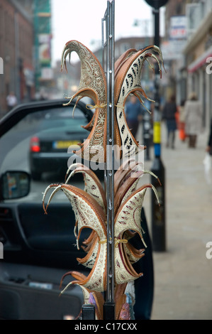 Medio Oriente scarpe in vendita a Londra Foto Stock