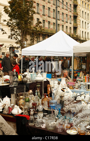 Mercato delle pulci a Naschmarkt, famoso mercato viennese, Vienna, Austria, Europa Foto Stock