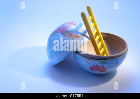 La scaletta in miniatura in globe titolare, contenitore Foto Stock