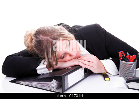 Donna che indossa un costume in ufficio, dormendo Foto Stock