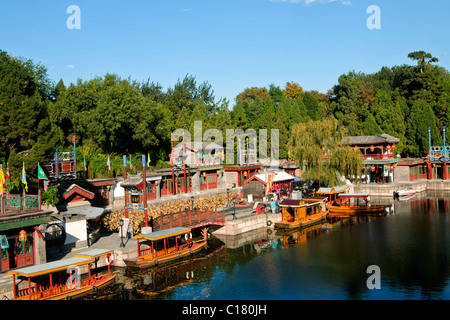 Vista del Palazzo d'estate accanto al fiume Suzhou Street, Pechino, Cina Foto Stock