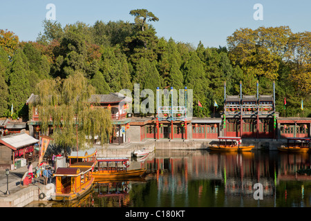 Vista del Palazzo d'estate accanto al fiume Suzhou Street, Pechino, Cina Foto Stock