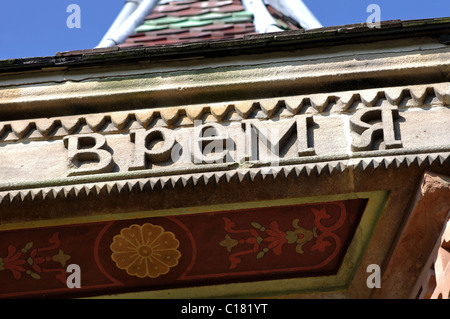 Dettaglio dei cinesi Torre Campanaria, Arboretum Park, Nottingham, Inghilterra, Regno Unito Foto Stock