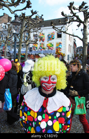 Il carnevale folla Vrijthof Maastricht Paesi Bassi Foto Stock