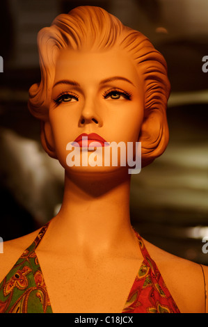 Finestra femmina visualizza dummy, New York City, Stati Uniti d'America Foto Stock