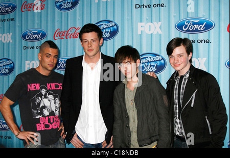 Cast di Glee, Mark Salling, Cory Monteith, Kevin McHale e Chris Colfer American Idol 'Top 12 Parte" - Tappeto Rosso Foto Stock