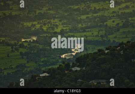 Vivere a foothills dell'Himalaya in Himachal Pradesh Foto Stock