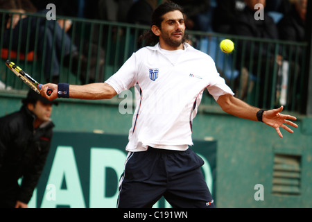 2011 Coppa Davis giocatore di tennis di flussaggio di servizio Foto Stock