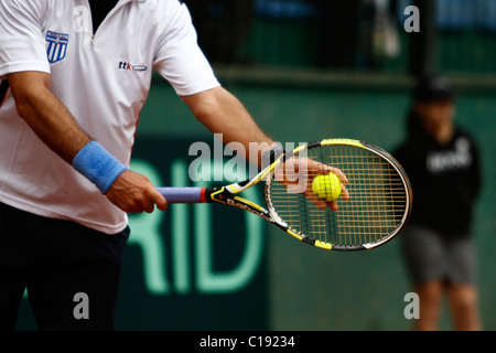 2011 Coppa Davis giocatore di tennis di flussaggio di servizio Foto Stock