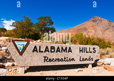 BLM firmare all'entrata dell'Alabama Hills, Lone Pine, California USA Foto Stock