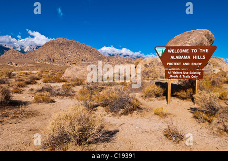 BLM firmare all'entrata dell'Alabama Hills, Lone Pine, California USA Foto Stock