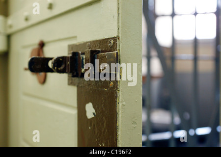 Porta cellulare, ex prigione di stato il servizio di sicurezza della DDR in Lindenstrasse, noto come 'Linden Hotel' Foto Stock