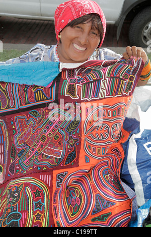 Panama,America Latina,America Centrale,Città di Panama,casco Viejo,San Felipe,souvenir,regali,Kuna Indian,mola,shopping shopper shopping negozi mercati di mercato m Foto Stock