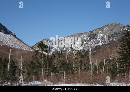 Franconia Notch State Park - Eagle Cliff dal sentiero Pemi nelle White Mountains, New Hampshire USA durante i mesi invernali Foto Stock