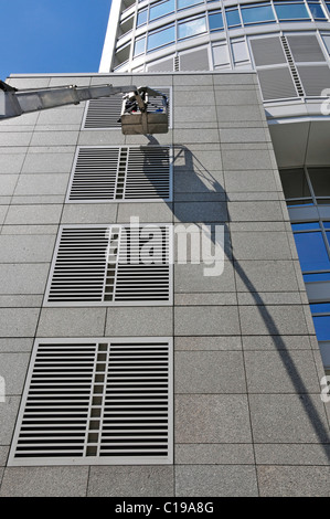 I lavori di riparazione, DZ Bank AG, Deutsche Zentral-Genossenschaftsbank, centrale tedesco co-operativa in banca la Westendtower Foto Stock