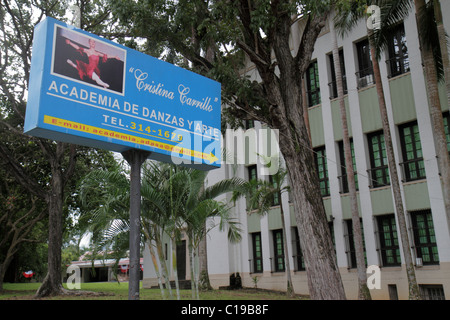 Panama,Latino,America Centrale,Città di Panama,Balboa,edificio,insegna,accademia di danza,scuola di balletto,lingua spagnola,bilingue,pubblicizzare,Pana101105014 nord Foto Stock