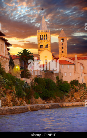 La città medievale e scogliere Rab. Isola di Rab, Craotia Foto Stock