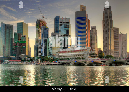 Il Parco Merlion in Singapore dalla Marina Bay Esplanade Foto Stock