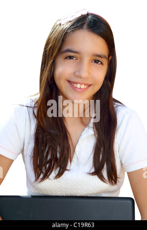 Latino studente adolescente sorridente holding laptop isolato su bianco Foto Stock