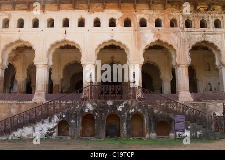 Arcade in una fortezza, Orchha Fort, Orchha, Madhya Pradesh, India Foto Stock