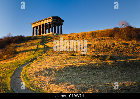 Penshaw (o il Conte di Durham) monumento, una follia costruito nel 1844 sulla collina Penshaw vicino a Sunderland, Tyne and Wear, Inghilterra Foto Stock