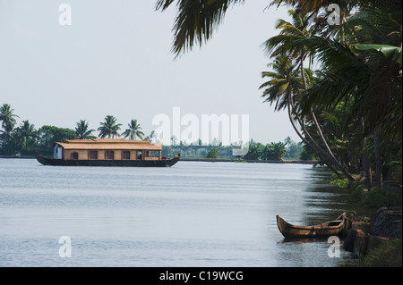 Houseboat in una laguna, Kerala Backwaters, Alleppey, Alappuzha distretto, Kerala, India Foto Stock