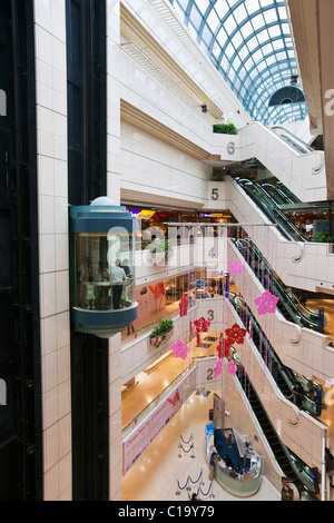 Interno del Wisma Atria Shopping Centre, Orchard Road, Singapore Foto Stock