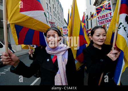 Il Tibetano marcia annuale per chiedere la libertà da occupazione cinese, il centro di Londra 2011 Foto Stock